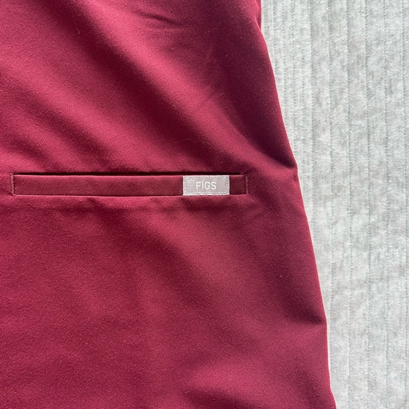 Figs: Burgundy Casma Three-Pocket Scrub Top - Picture 3 of 5